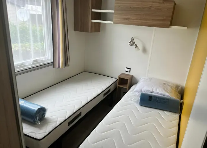 キャンプ場 Mh 305 3 Et 1 Salle De Bain Dan 4 Etoiles サン・ジュリアン・アン・ボルヌ